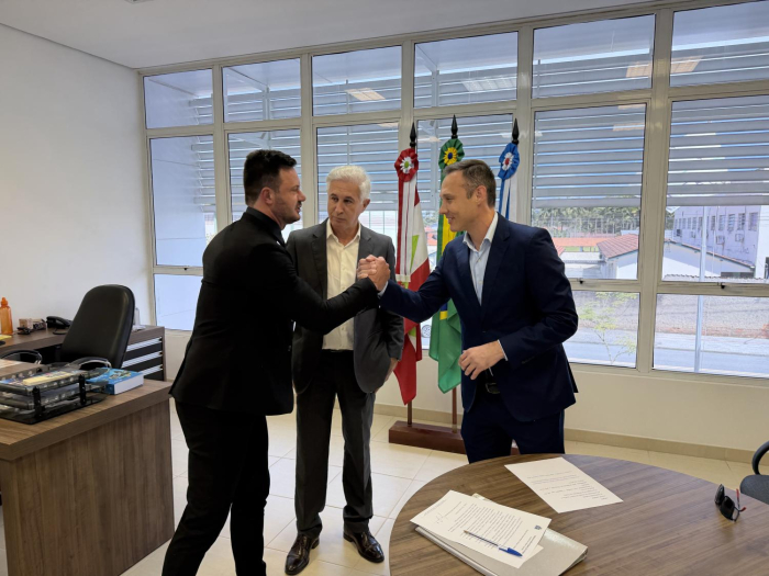José Bagio é empossado vereador pelo período de uma semana e presidente da Câmara assume Prefeitura José Bagio é empossado vereador pelo período de uma semana e presidente da Câmara assume Prefeitura